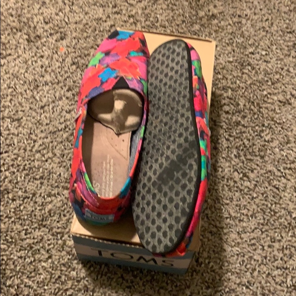 Toms - Picture 4 of 5